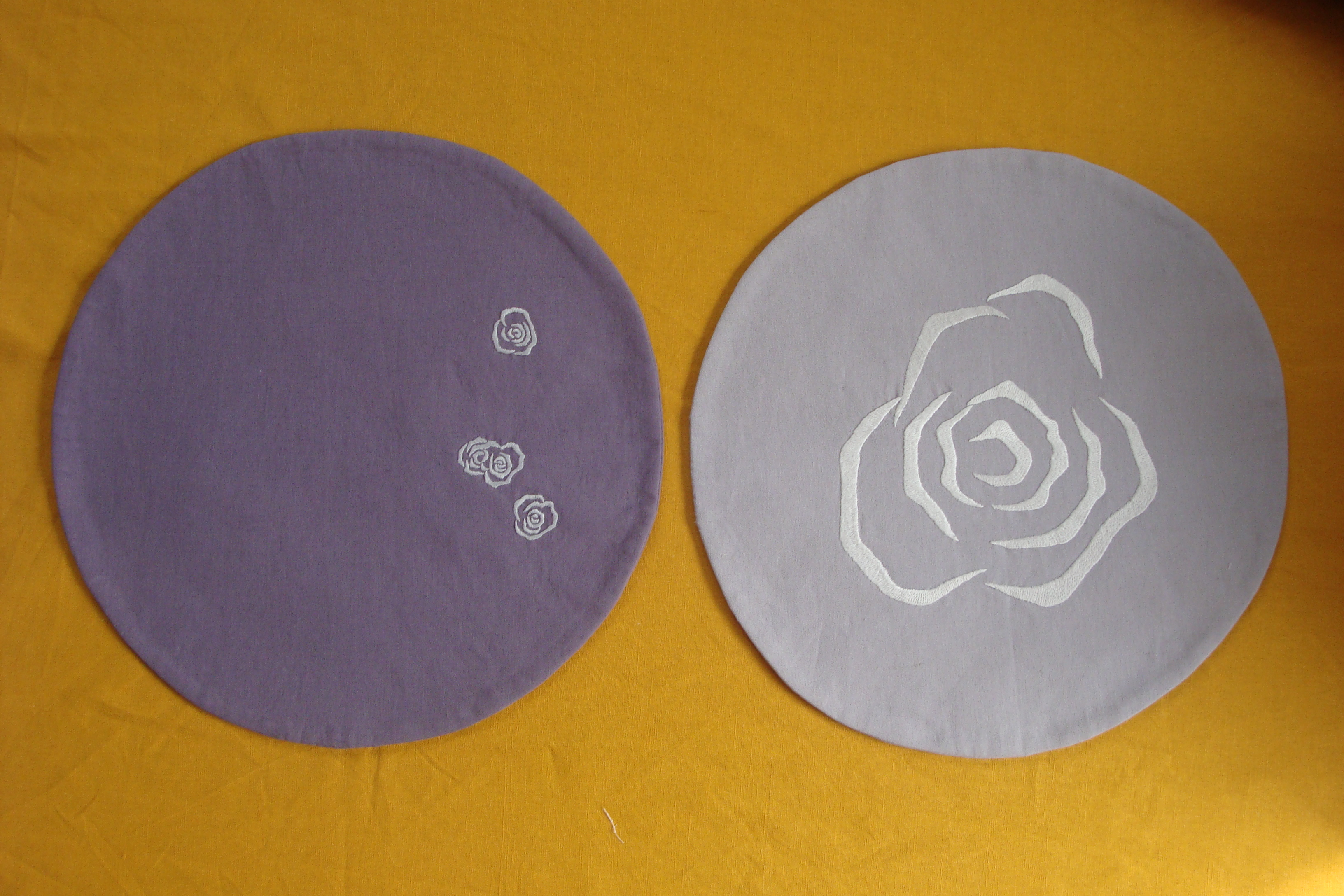 Rose & Small Roses Table Mat